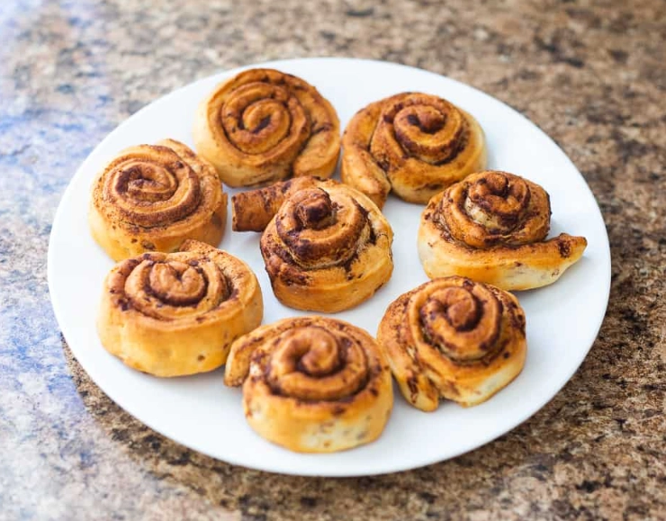 how to make cinnamon rolls in air fryer