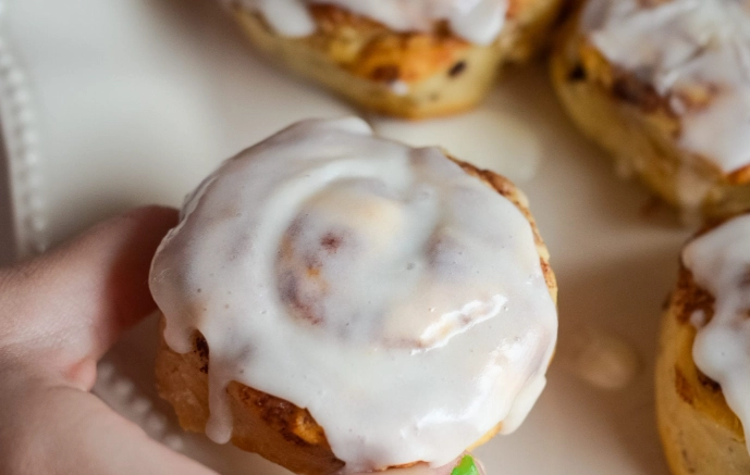 how to cook cinnamon rolls in air fryer