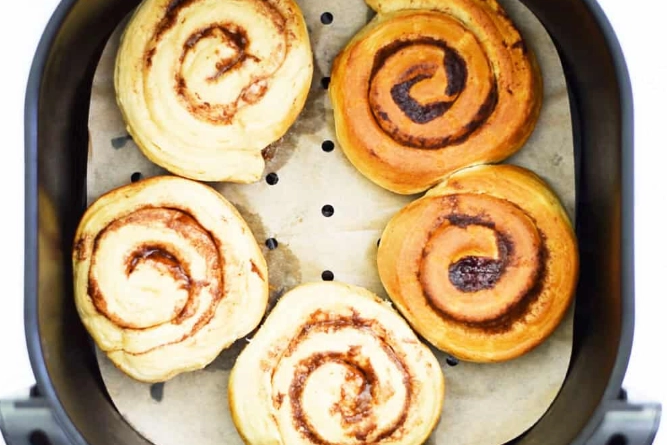 pillsbury cinnamon rolls air fryer