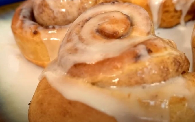 pillsbury cinnamon rolls air fryer