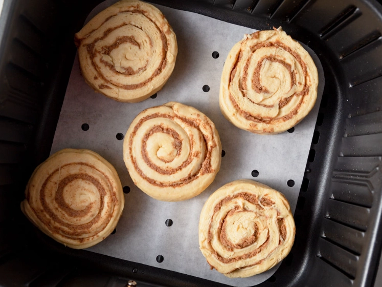 air fryer cinnamon rolls Pillsbury