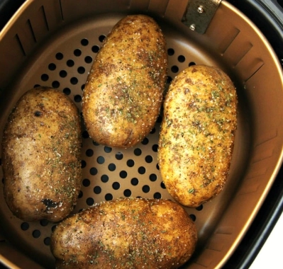 cook two potatoes air fryer