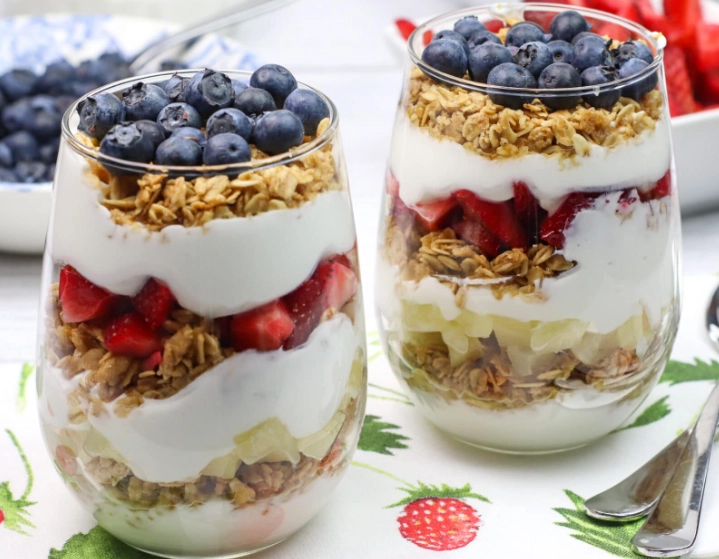 healthy breakfast parfait