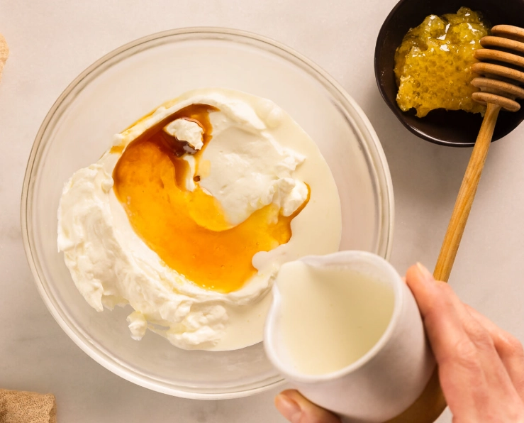 Whipped yogurt without cream